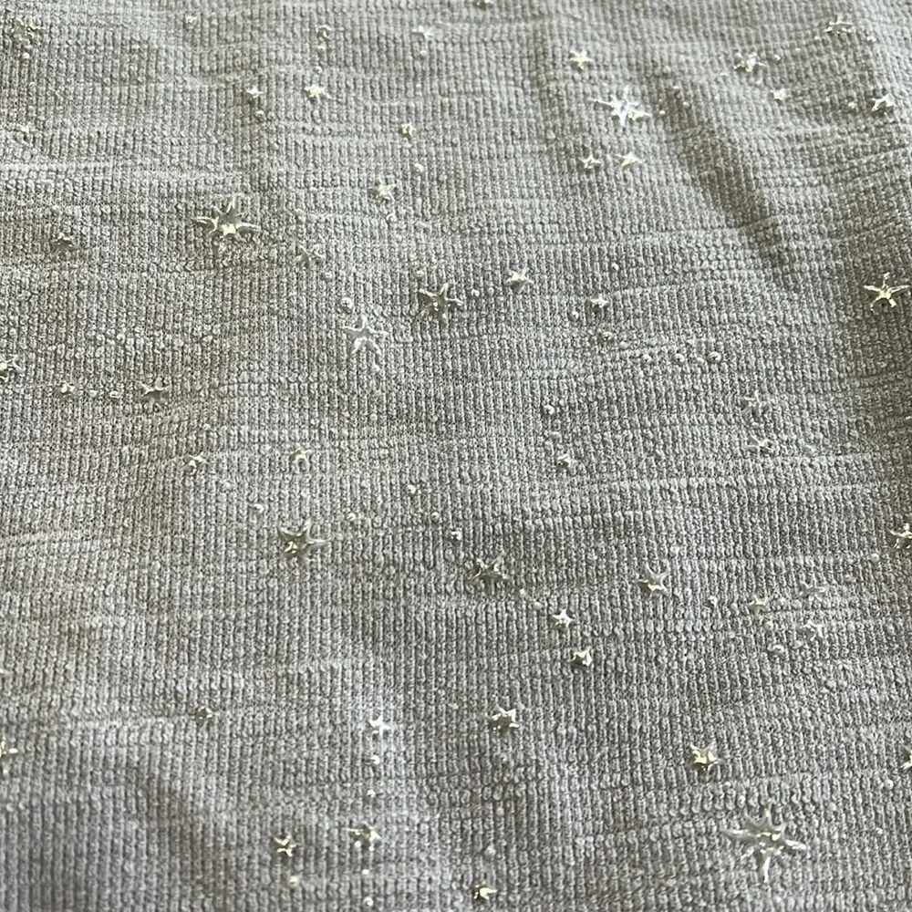 N/A gray gauze